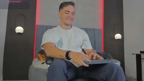 Snapshot of liam_walk chatting on March 2026 01:06:01 PM Liam online show from March 2026 01:06:01 PM