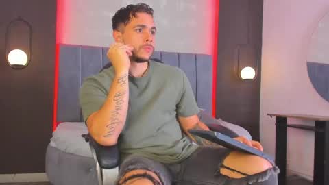 Snapshot of liam_walk chatting on April 2026 12:10:01 PM Liam online show from April 2026 12:10:01 PM