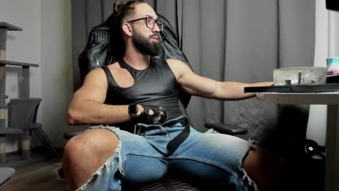 Liam online show from January 2025 07:18:02 AM