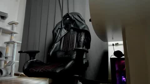 Liam online show from November 2025 08:14:01 AM