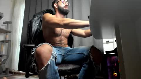 Liam online show from November 2025 07:58:01 AM