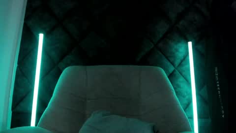 Liam twink big dick online show from May 2026 04:04:02 PM