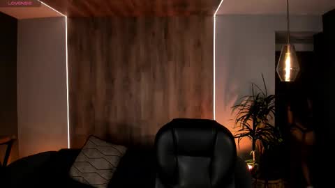 Liam online show from November 2025 03:50:01 AM