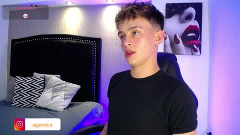 Snapshot of liamwild20 chatting on April 2026 04:45:01 AM liam online show from April 2026 04:45:01 AM