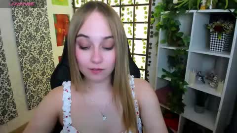 Snapshot of liana_bright chatting on March 2025 05:38:02 AM Liana online show from March 2025 05:38:02 AM