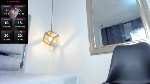 lianfox_ online show from December 2025 12:32:02 PM