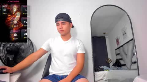 lianfox_ online show from April 2026 12:25:02 PM
