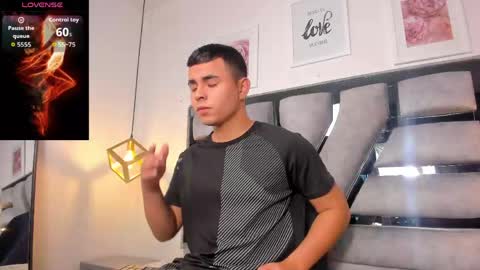 lianfox_ online show from April 2026 12:32:01 PM