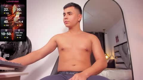 lianfox_ online show from May 2026 12:44:02 PM