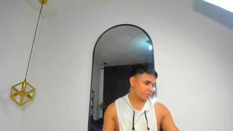 lianfox_ online show from May 2026 12:24:01 PM