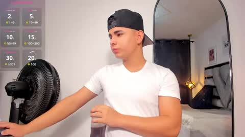 lianfox_ online show from May 2026 12:23:02 PM