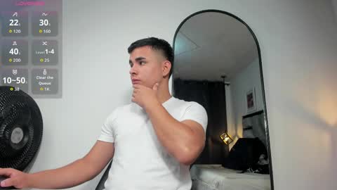 lianfox_ online show from May 2026 12:44:02 PM