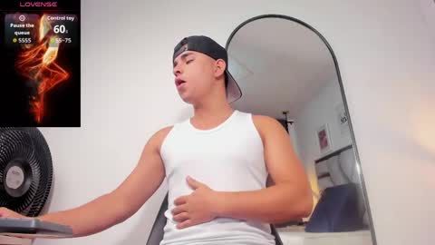 lianfox_ online show from May 2026 12:33:01 PM
