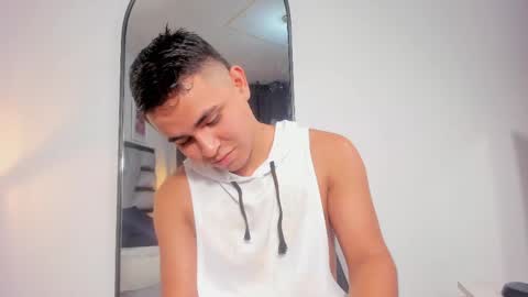 lianfox_ online show from May 2026 12:31:02 PM