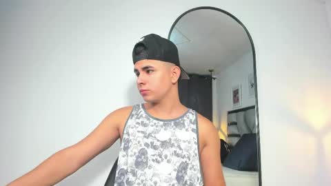 lianfox_ online show from May 2026 12:33:02 PM