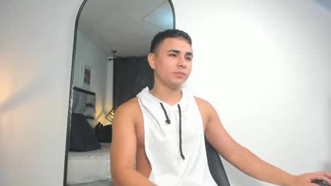 lianfox_ online show from May 2026 12:24:01 PM