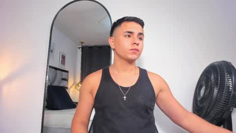 lianfox_ online show from May 2026 02:02:01 PM