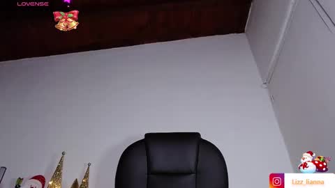 Snapshot of lianna_hot chatting on December 2024 06:39:01 PM --- buy my content naughty in my bio- online show from December 2024 06:39:01 PM