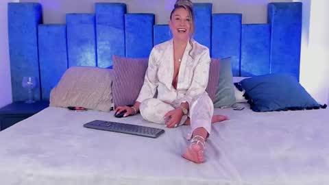 Lian online show from February 2025 08:18:01 PM