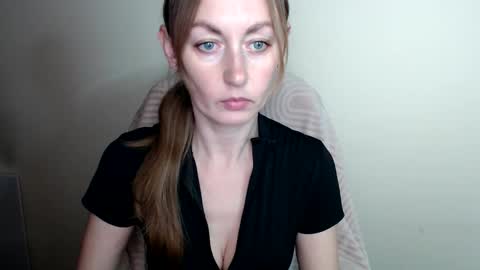 Lia online show from May 2026 12:33:01 PM
