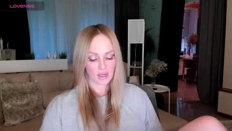 Snapshot of libby_nora chatting on February 2025 03:14:02 PM Libby online show from February 2025 03:14:02 PM