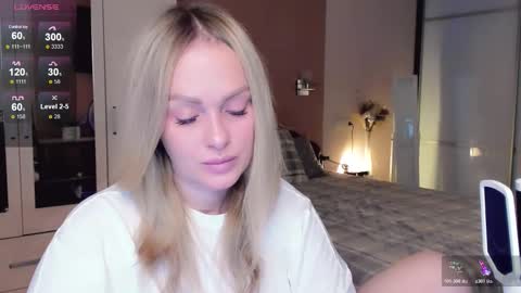 Snapshot of libby_nora chatting on November 2025 09:10:02 AM Libby online show from November 2025 09:10:02 AM