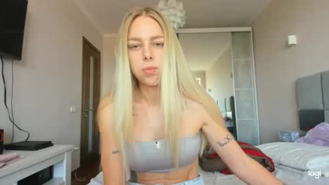 Snapshot of library_girl chatting on June 2026 10:29:02 AM Anna online show from June 2026 10:29:02 AM