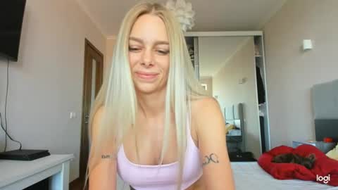 Snapshot of library_girl chatting on June 2026 09:25:01 AM Anna online show from June 2026 09:25:01 AM