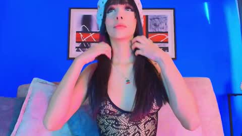 Valentina Hall online show from December 2025 11:41:02 AM