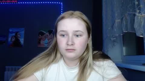 light_lunaa online show from October 2025 12:56:01 PM