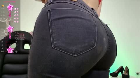 Snapshot of liiah_tay chatting on December 2024 04:14:02 PM LIAH online show from December 2024 04:14:02 PM