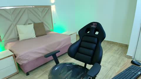 Snapshot of liiah_tay chatting on January 2025 06:00:01 PM LIAH online show from January 2025 06:00:01 PM