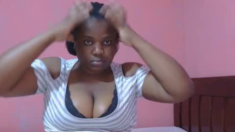 Snapshot of liilcutiee chatting on September 2025 11:08:01 PM Lily online show from September 2025 11:08:01 PM