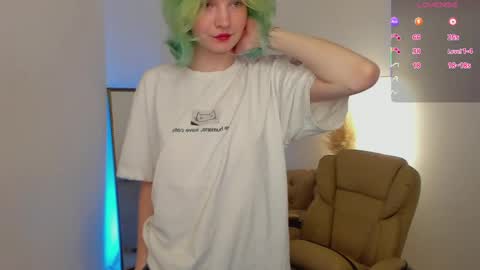 Snapshot of lika_sky chatting on May 2026 06:08:02 AM lika_sky online show from May 2026 06:08:02 AM