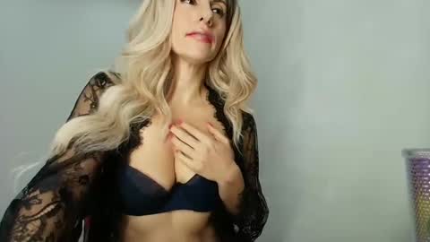 Mia                   Onlyfans link -  online show from December 2024 04:29:02 AM