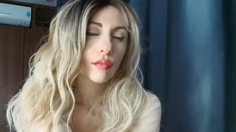 Mia                   Onlyfans link -  online show from February 2025 03:03:01 AM