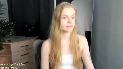 Snapshot of lil_cookie_monster chatting on April 2026 11:14:02 AM Erica online show from April 2026 11:14:02 AM