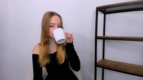 Snapshot of liladesire chatting on December 2024 08:30:01 AM LiliaDesire online show from December 2024 08:30:01 AM