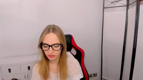 Snapshot of liladesire chatting on February 2025 04:24:01 PM LiliaDesire online show from February 2025 04:24:01 PM