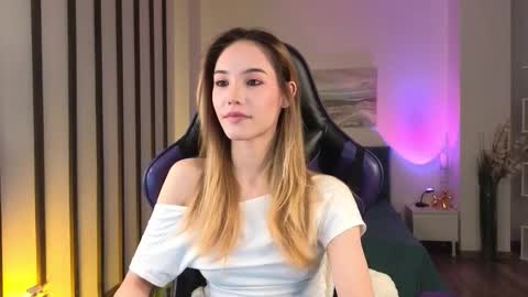 Snapshot of lilcatalia chatting on December 2025 10:09:02 AM Hi im Yuki online show from December 2025 10:09:02 AM