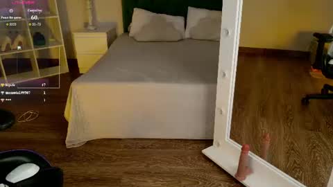 Snapshot of lilcatalia chatting on June 2026 12:22:01 PM Hi im Yuki online show from June 2026 12:22:01 PM