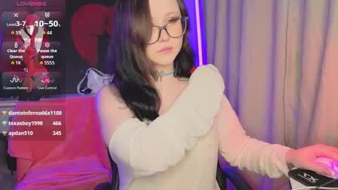 Nika and Lori online show from September 2025 12:40:01 PM