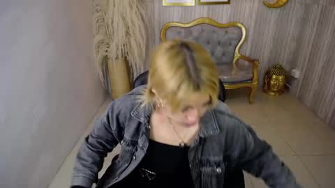 Lili online show from February 2025 03:20:01 AM