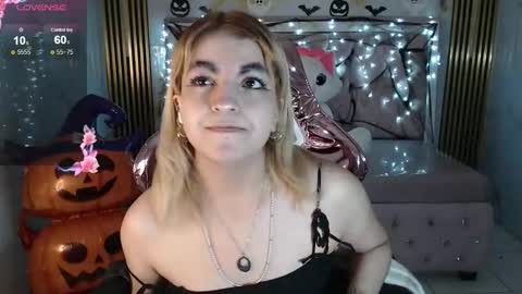 Lili online show from October 2025 04:43:02 AM