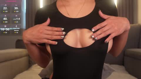 lili online show from October 2025 02:02:01 PM