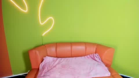 Lili  online show from April 2026 07:25:02 PM