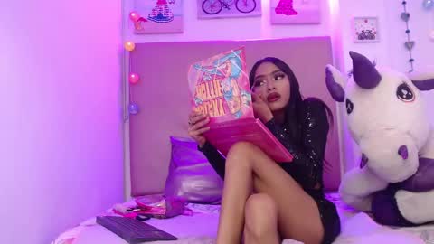 Snapshot of lili_roussi chatting on February 2026 10:35:02 PM lili_roussi online show from February 2026 10:35:02 PM