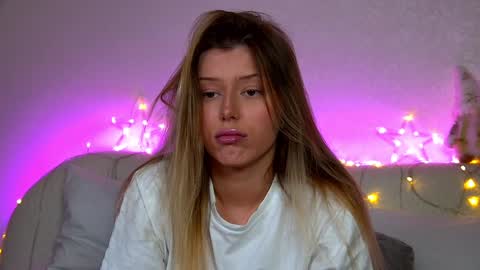 Mia online show from December 2024 10:08:01 AM