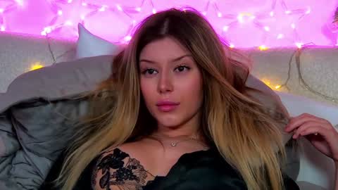 Mia online show from December 2024 03:42:02 PM