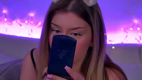 Mia online show from January 2025 12:45:02 PM